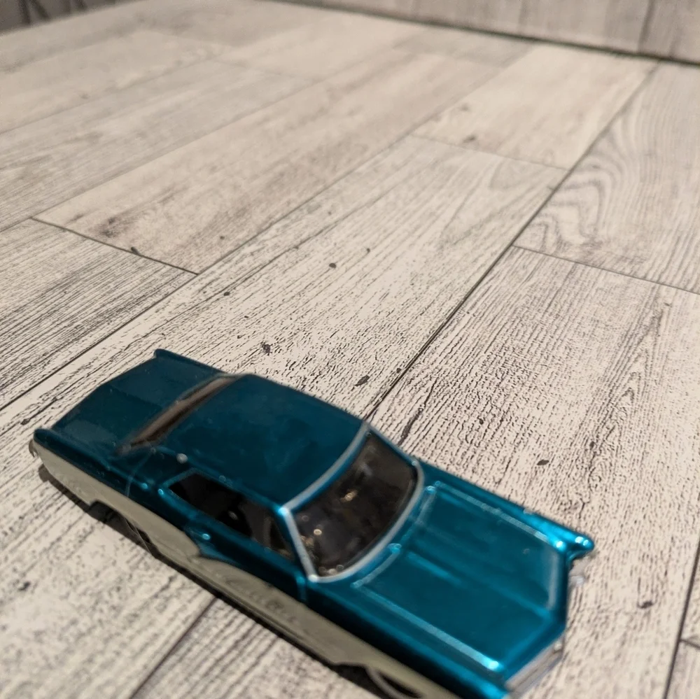 Maisto Chevy Impala Classic Die-Cast Kids Car Toy - Teal and Cream